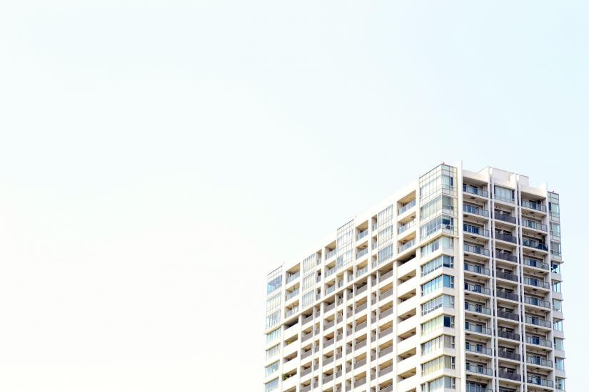高層マンション配布の集客アイデアで、引き寄せ効果の高い業種について